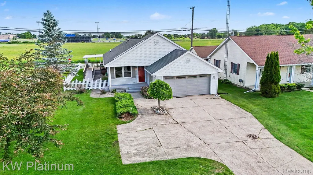 2688 W Genesee Street Lapeer City MI 48446