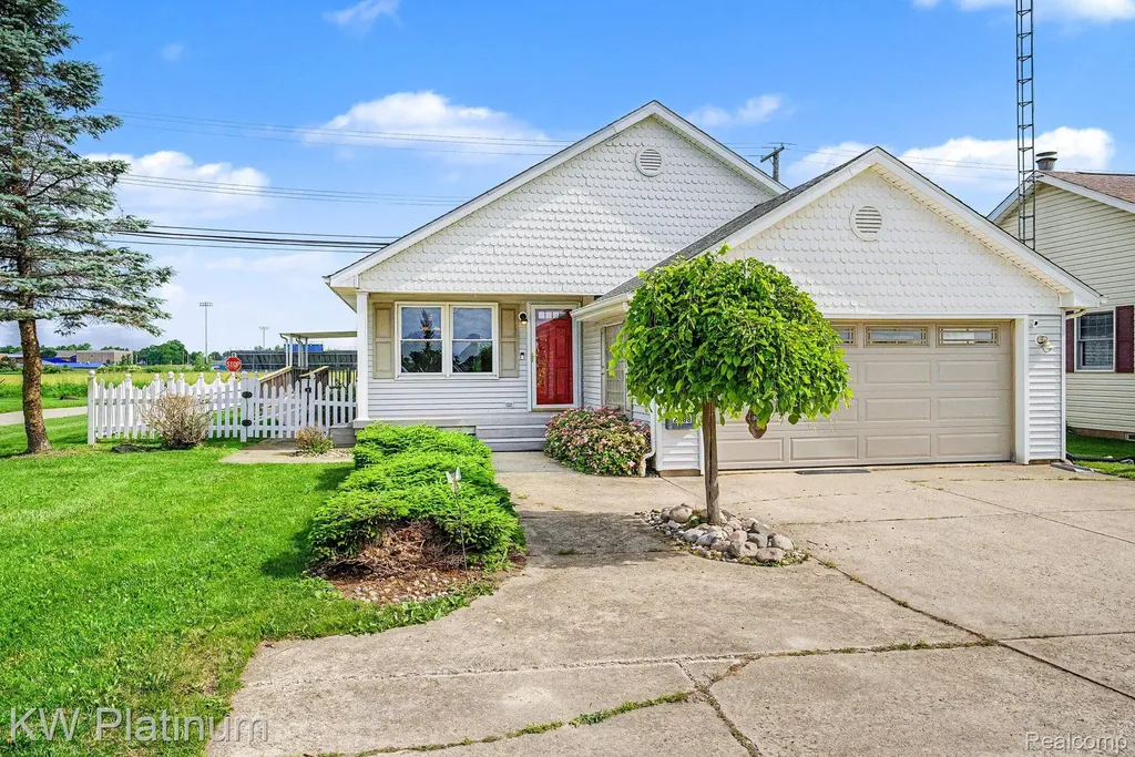 2688 W Genesee Street Lapeer City MI 48446
