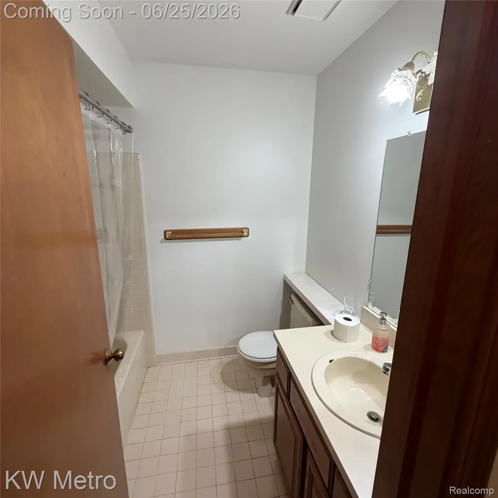 49429 Ferrisburg Court Shelby Charter Township MI 48315