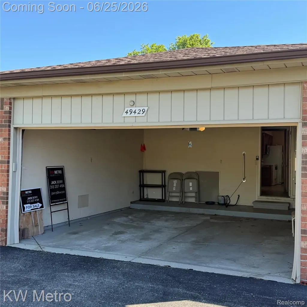 49429 Ferrisburg Court Shelby Charter Township MI 48315