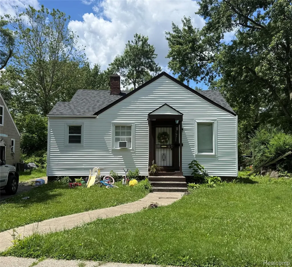 16527 Beaverland Street Detroit City MI 48219
