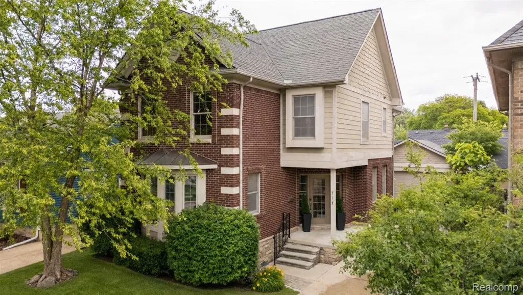 717 S Kenwood Avenue Royal Oak City MI 48067