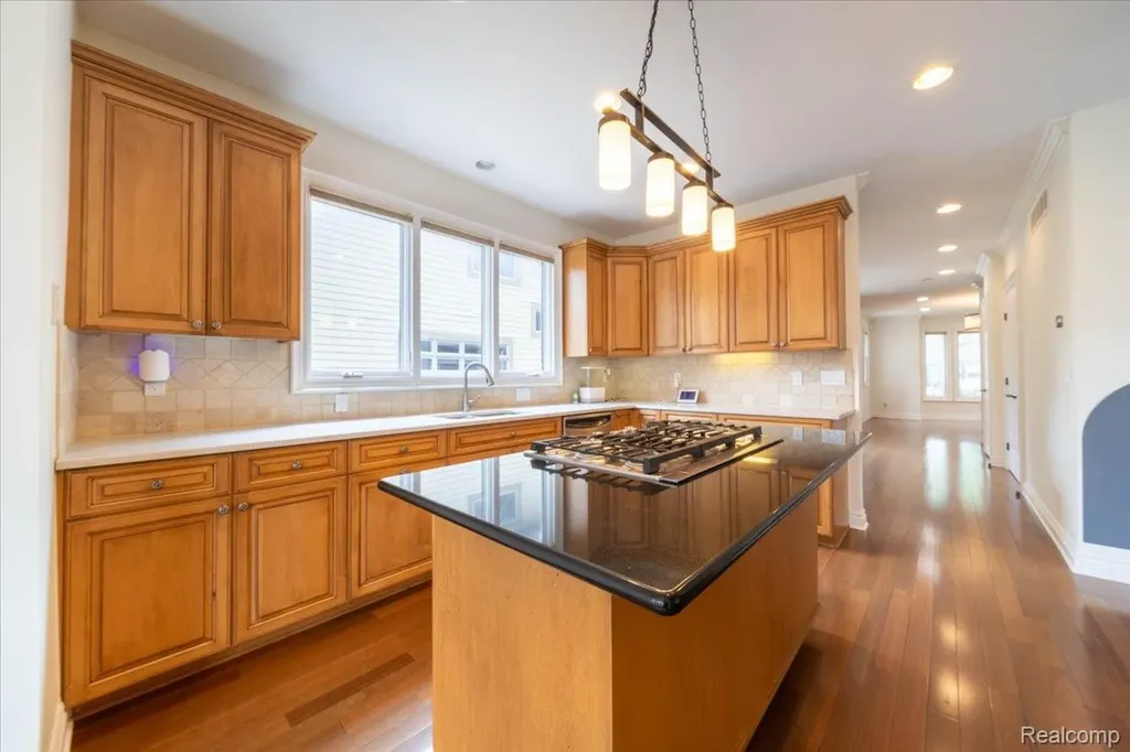 717 S Kenwood Avenue Royal Oak City MI 48067