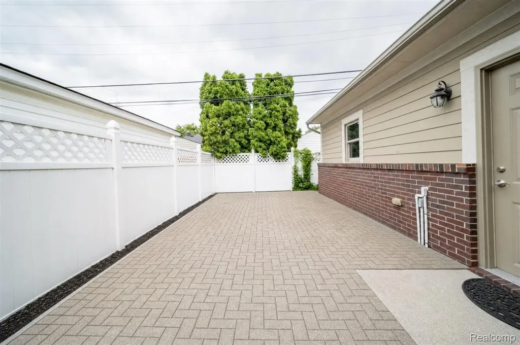 717 S Kenwood Avenue Royal Oak City MI 48067