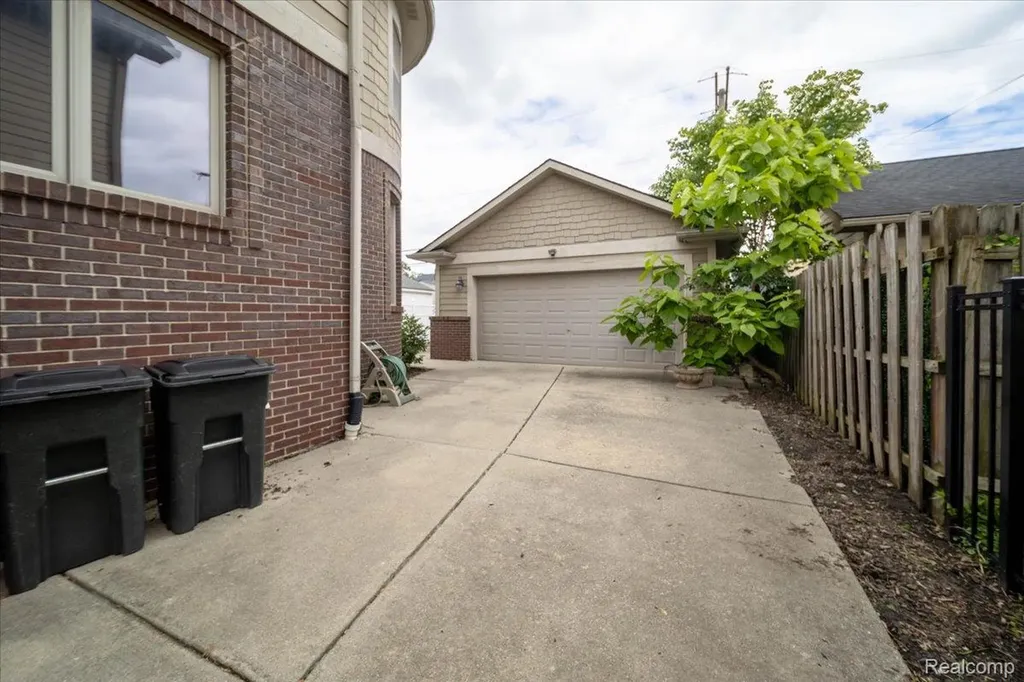 717 S Kenwood Avenue Royal Oak City MI 48067