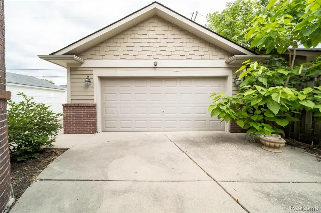 717 S Kenwood Avenue Royal Oak City MI 48067
