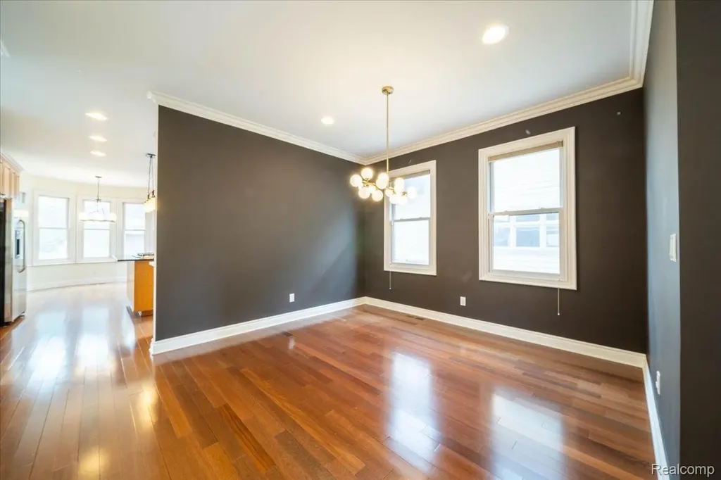 717 S Kenwood Avenue Royal Oak City MI 48067