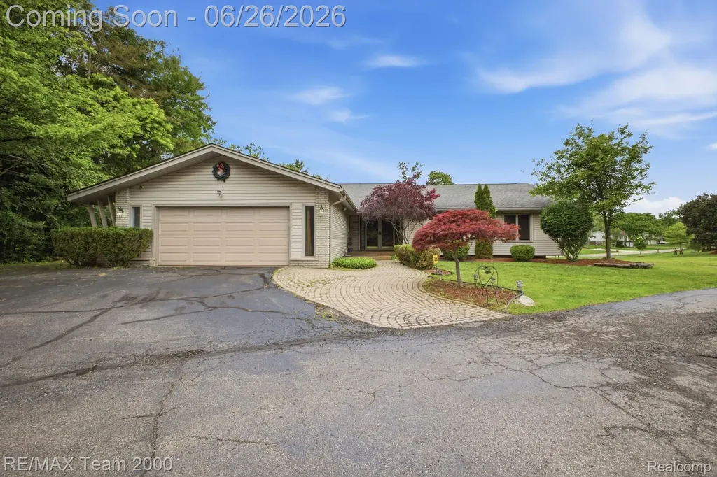 23511 Cliffview Court Farmington Hills City MI 48336
