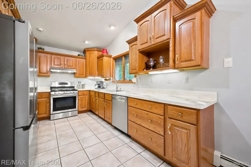 23511 Cliffview Court Farmington Hills City MI 48336