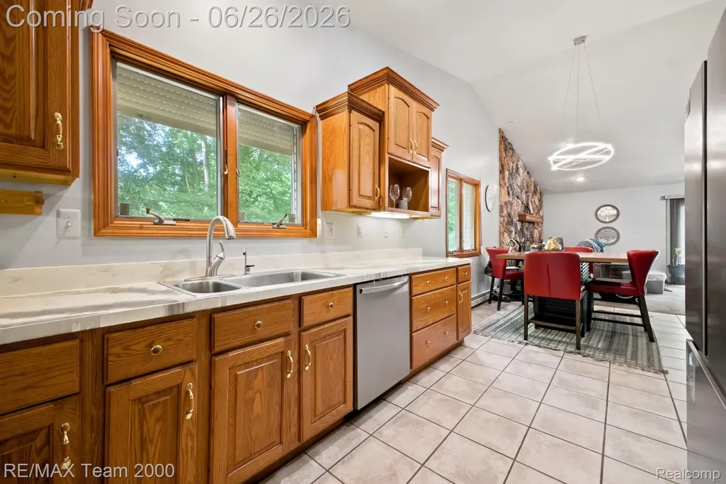 23511 Cliffview Court Farmington Hills City MI 48336