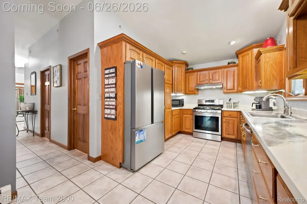 23511 Cliffview Court Farmington Hills City MI 48336