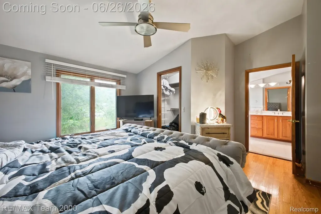 23511 Cliffview Court Farmington Hills City MI 48336