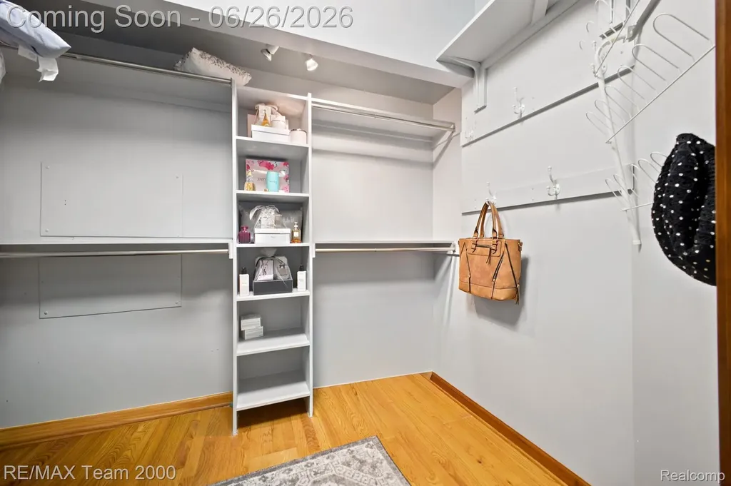 23511 Cliffview Court Farmington Hills City MI 48336