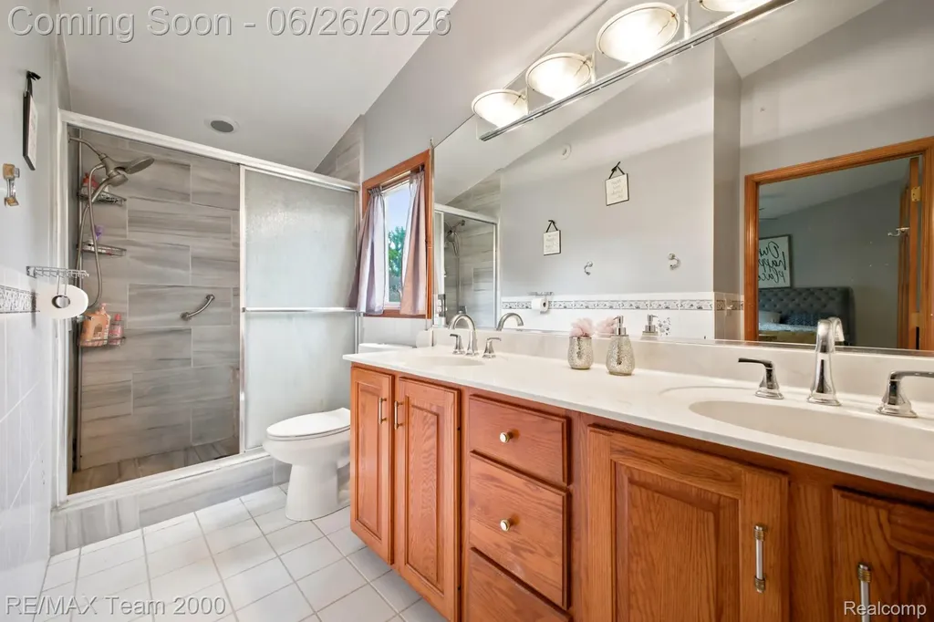 23511 Cliffview Court Farmington Hills City MI 48336
