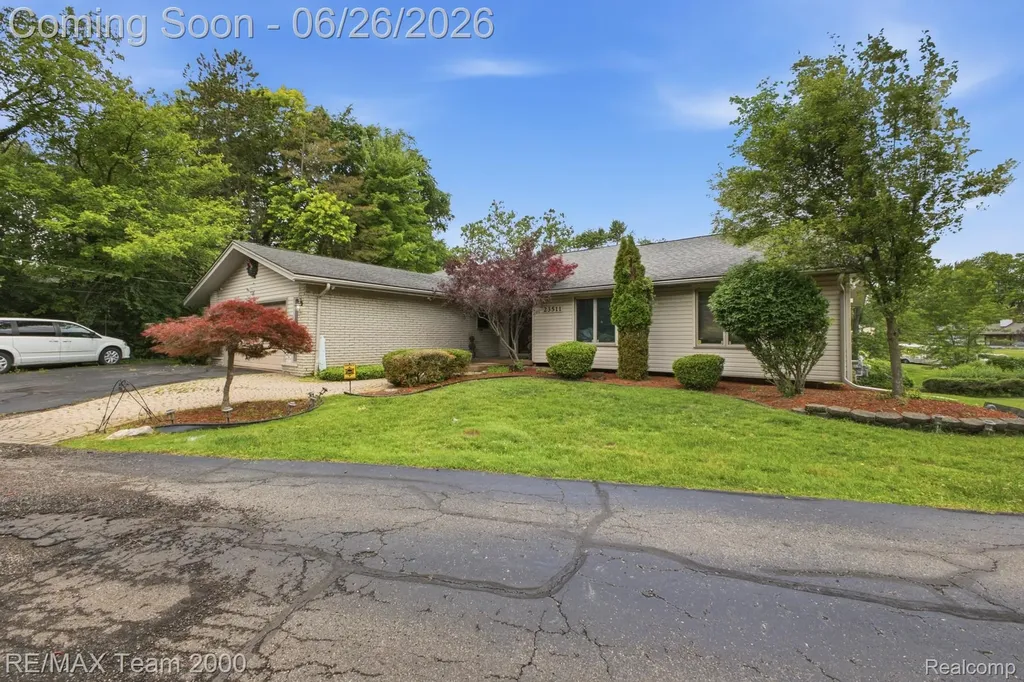 23511 Cliffview Court Farmington Hills City MI 48336