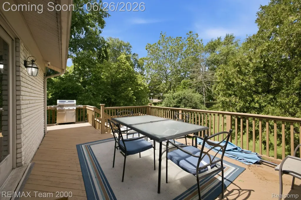 23511 Cliffview Court Farmington Hills City MI 48336