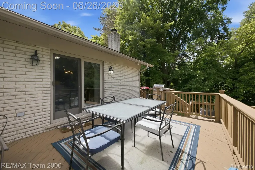 23511 Cliffview Court Farmington Hills City MI 48336