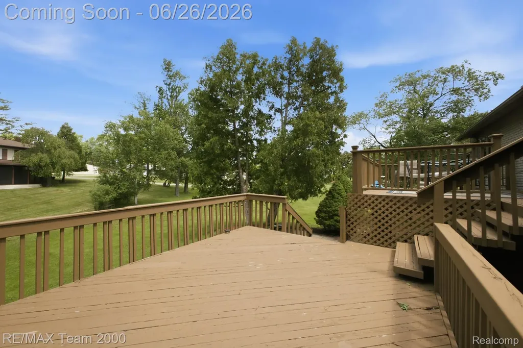 23511 Cliffview Court Farmington Hills City MI 48336