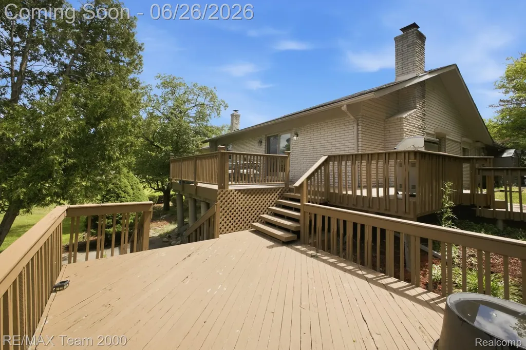 23511 Cliffview Court Farmington Hills City MI 48336