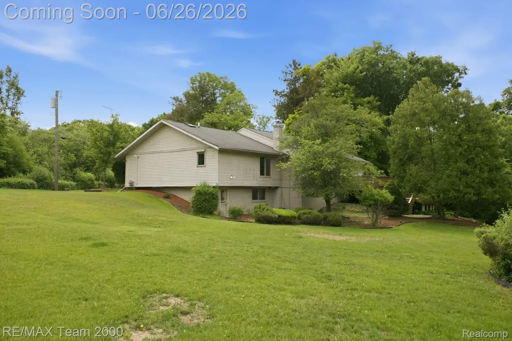 23511 Cliffview Court Farmington Hills City MI 48336