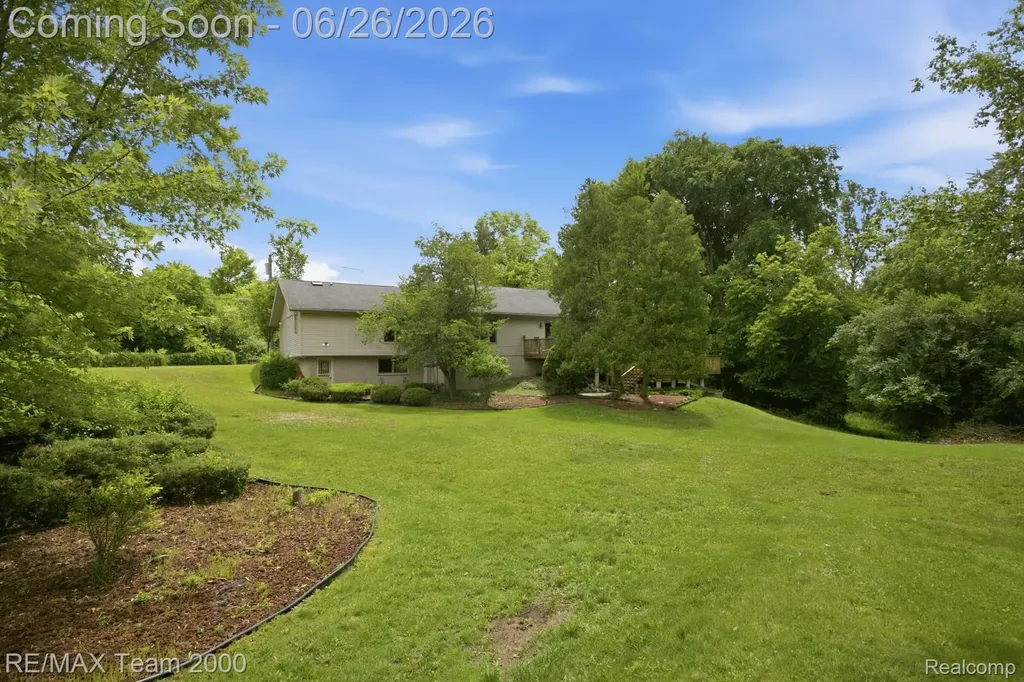 23511 Cliffview Court Farmington Hills City MI 48336