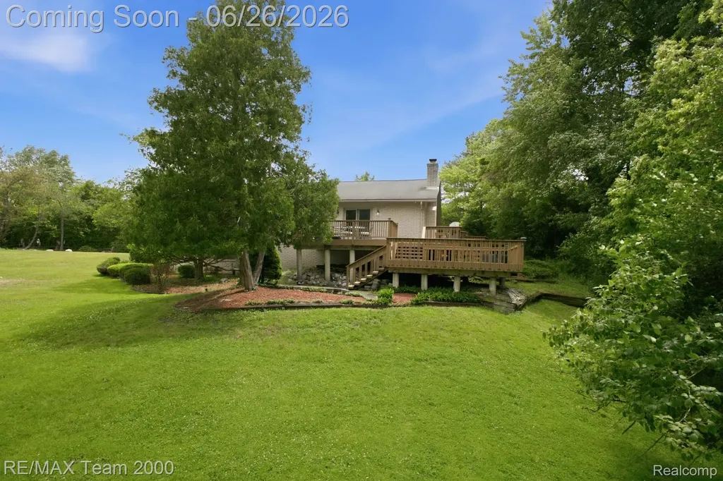 23511 Cliffview Court Farmington Hills City MI 48336
