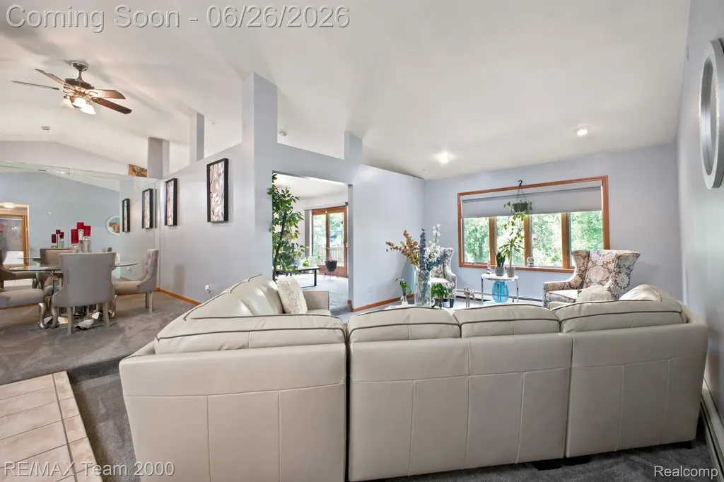 23511 Cliffview Court Farmington Hills City MI 48336