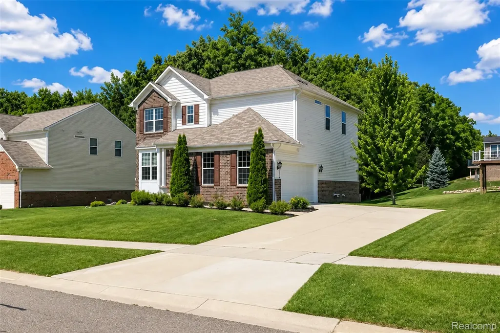 30081 Braeburn Street Lyon Charter Township MI 48165