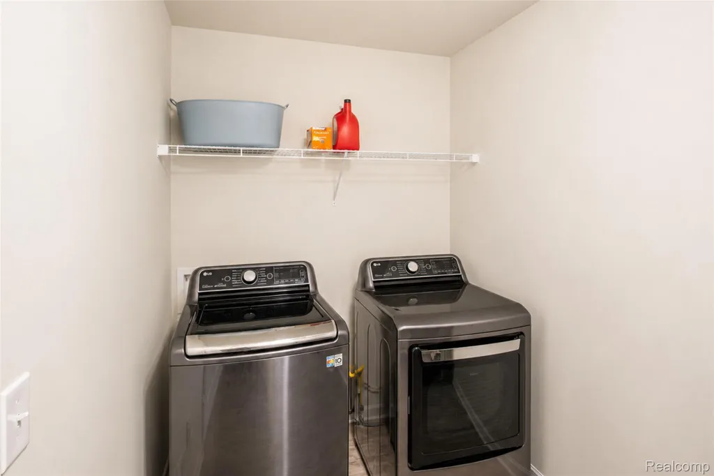 30081 Braeburn Street Lyon Charter Township MI 48165