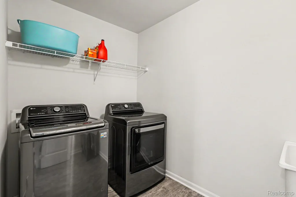30081 Braeburn Street Lyon Charter Township MI 48165