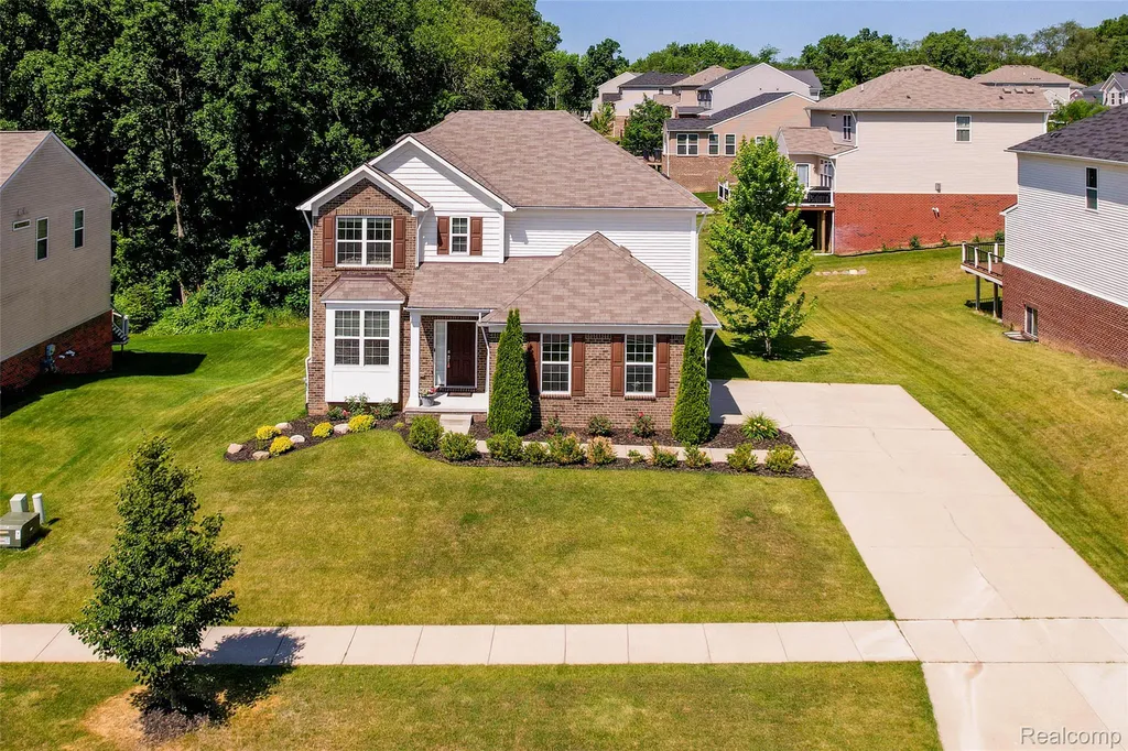 30081 Braeburn Street Lyon Charter Township MI 48165