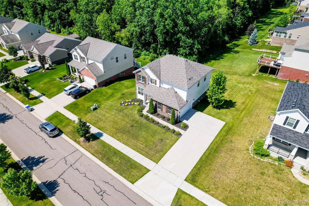 30081 Braeburn Street Lyon Charter Township MI 48165