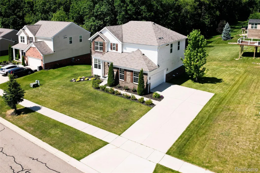 30081 Braeburn Street Lyon Charter Township MI 48165