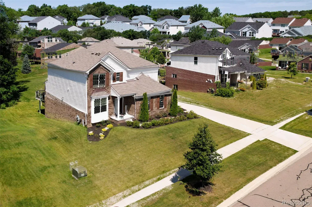 30081 Braeburn Street Lyon Charter Township MI 48165