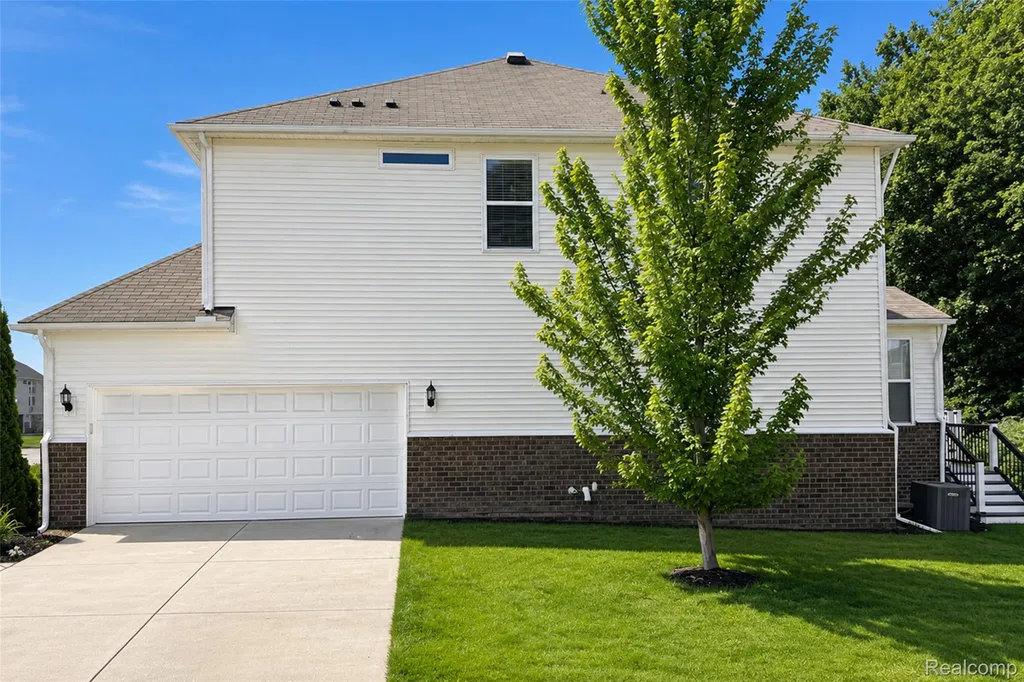 30081 Braeburn Street Lyon Charter Township MI 48165