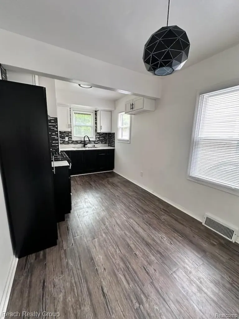9974 Mettetal Street Detroit City MI 48227