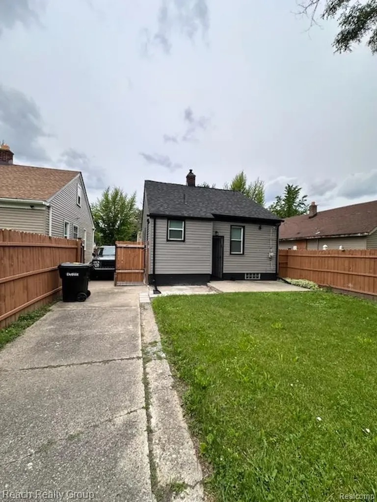 9974 Mettetal Street Detroit City MI 48227