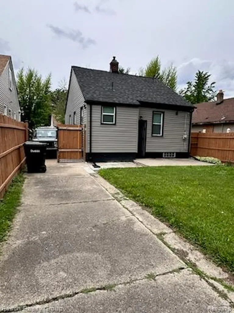 9974 Mettetal Street Detroit City MI 48227