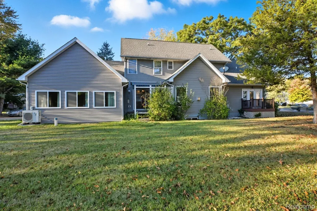 3590 Habitat Trail Hamburg Township MI 48169