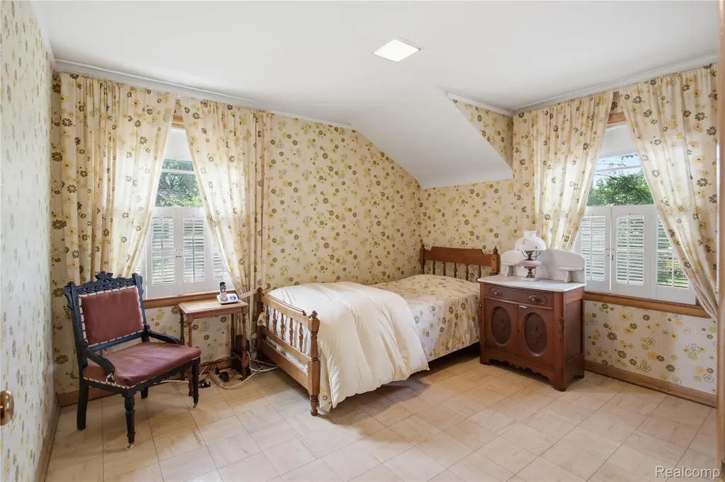1956 Beverly Boulevard Berkley City MI 48072