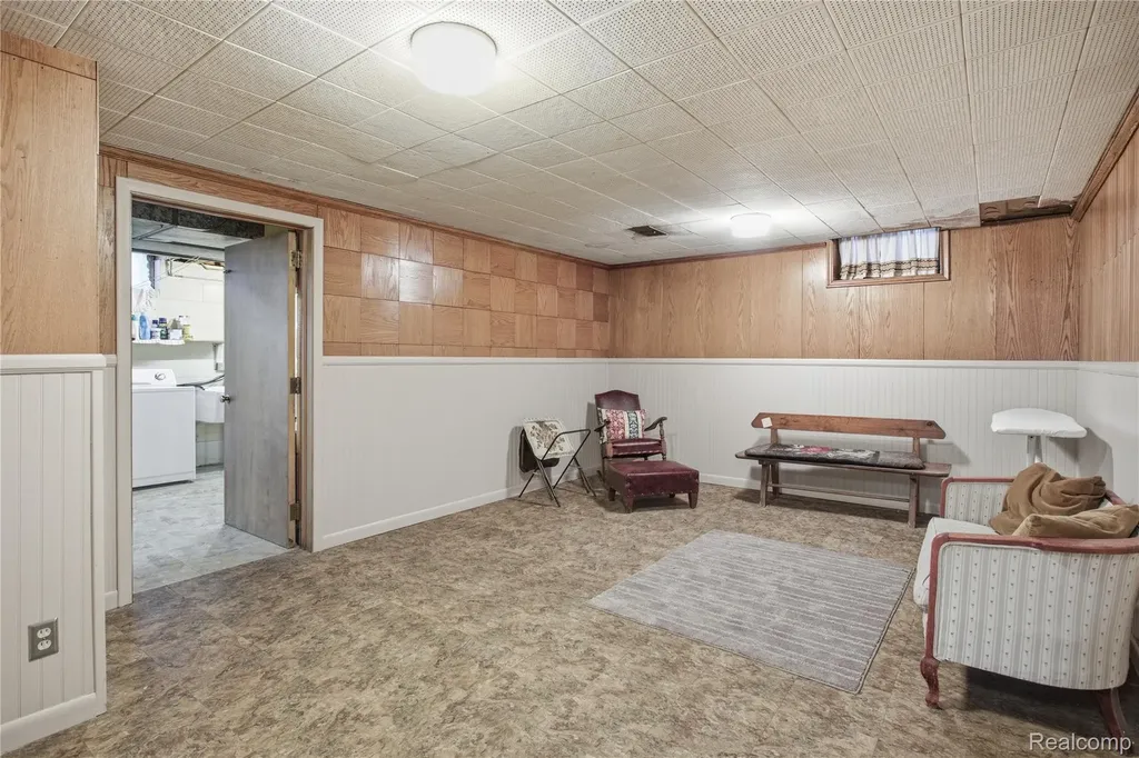1956 Beverly Boulevard Berkley City MI 48072