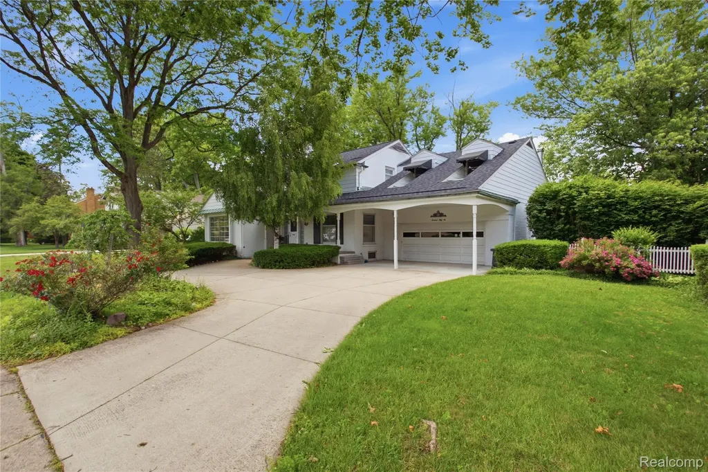 1956 Beverly Boulevard Berkley City MI 48072