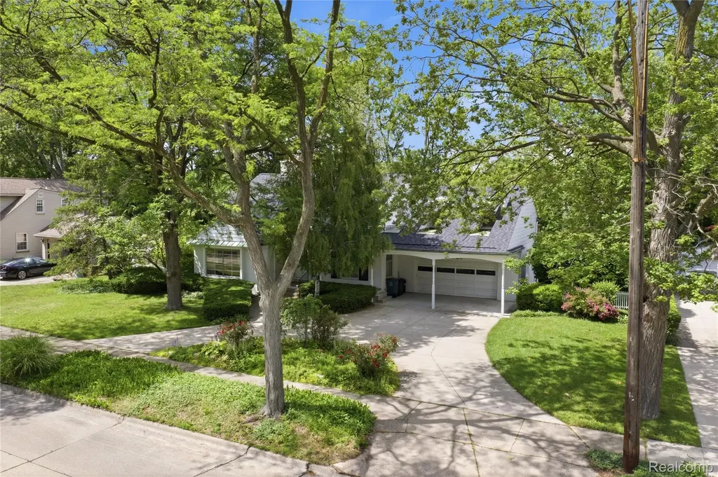 1956 Beverly Boulevard Berkley City MI 48072