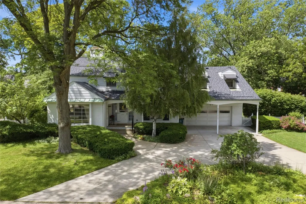 1956 Beverly Boulevard Berkley City MI 48072