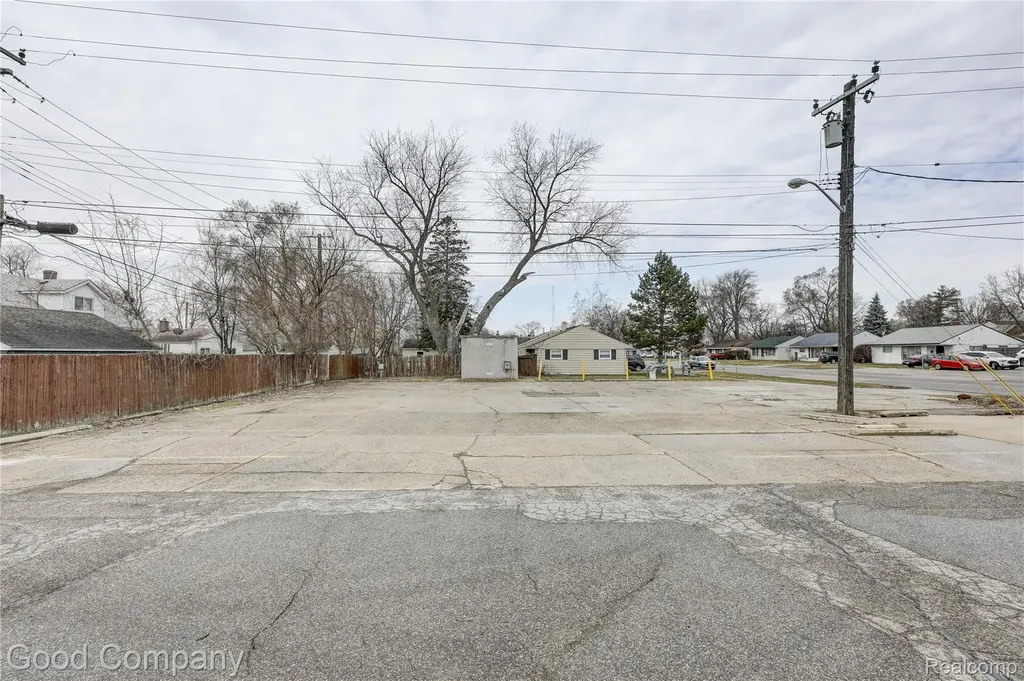 23919 John R Road Hazel Park City MI 48030