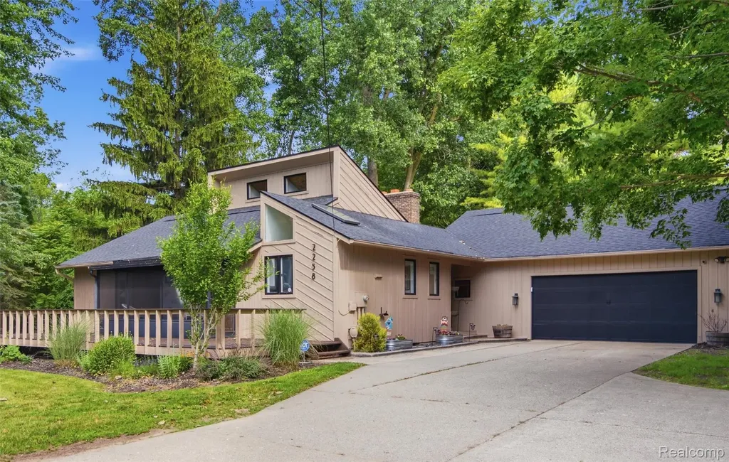 2258 S Long Lake Road Fenton City MI 48430