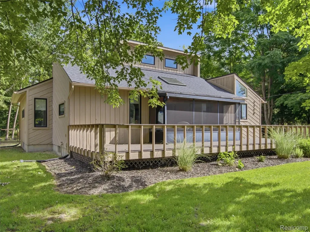 2258 S Long Lake Road Fenton City MI 48430