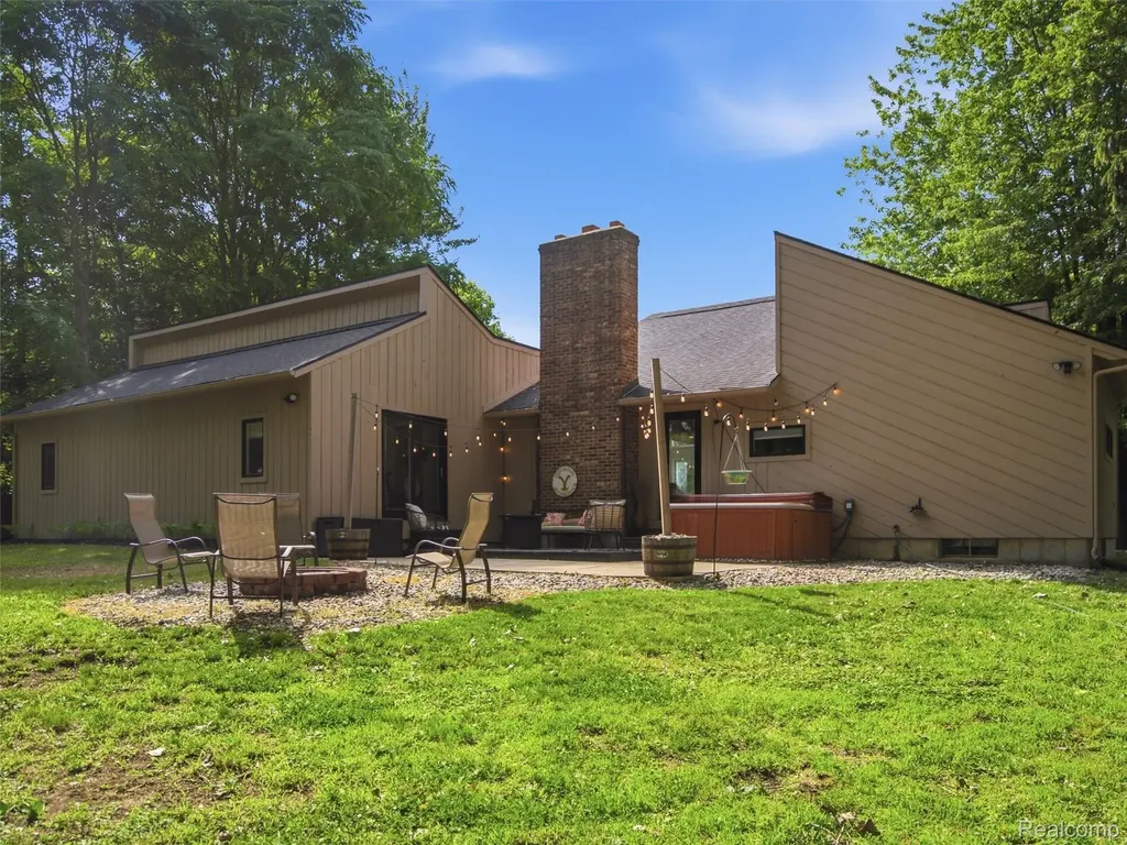 2258 S Long Lake Road Fenton City MI 48430