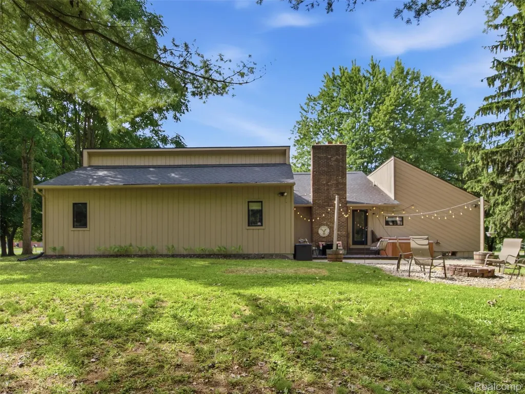 2258 S Long Lake Road Fenton City MI 48430