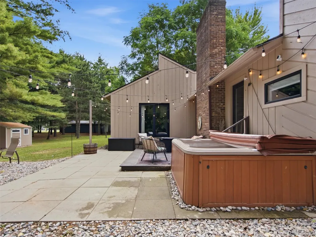 2258 S Long Lake Road Fenton City MI 48430